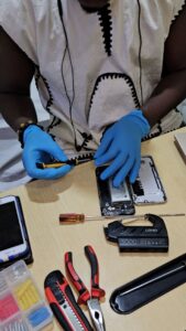 Asuture Global Cell Phone and Repair Training Program in Accra Ghana screen repair